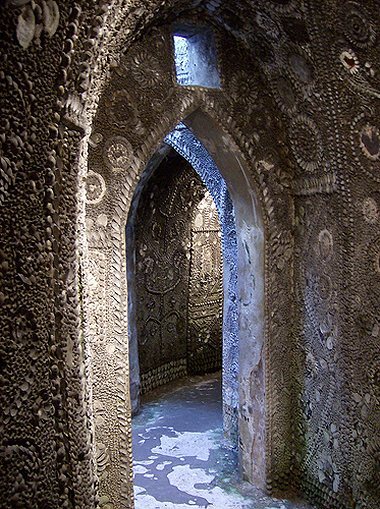 La grotte aux coquillages "Shell grotto" : Angleterre Shellgrottomargate5